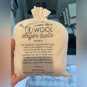 NWT Organic Wool Dryer Balls 100% New
Zealand Wool Unscented (PACK OF 4)